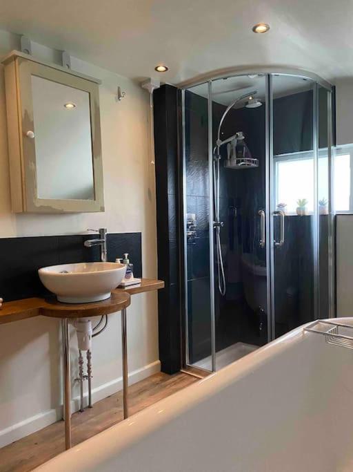 Stunning 2 Bedroom Flat In A Central Location New Alresford Exteriér fotografie